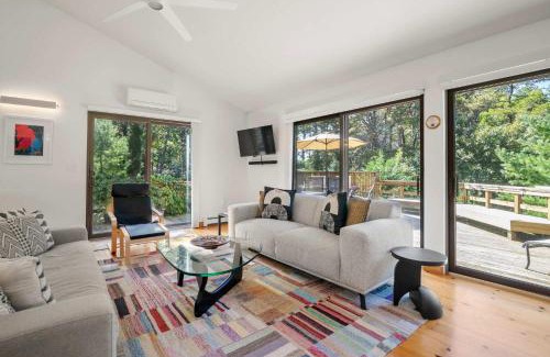 Wellfleet Casa | Serene Gardens 2 Miles to Beaches