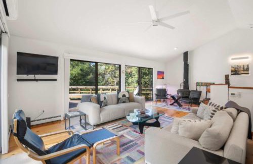 Wellfleet Casa | Serene Gardens 2 Miles to Beaches