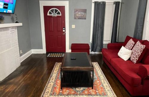 Montgomery Casa | Serene Getaway with Fast Wi-Fi Deck Fire Pit Roku