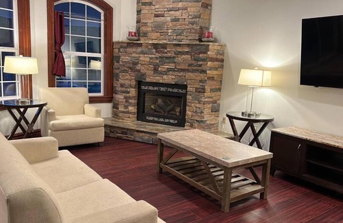 Albrightsville Villa | Serene Haven-An Exotic Villa with Hot Tub