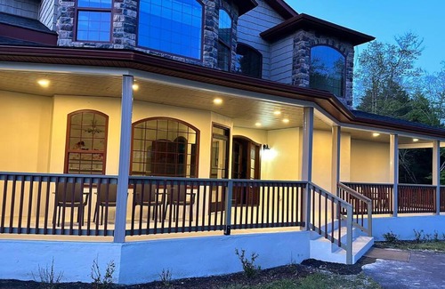 Albrightsville Villa | Serene Haven-An Exotic Villa with Hot Tub