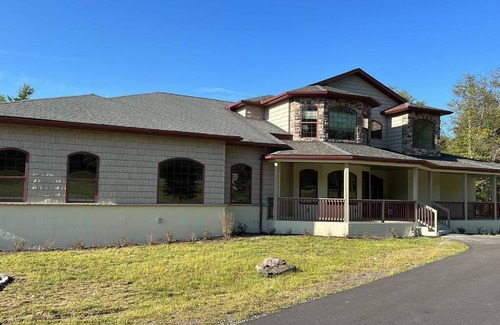 Albrightsville Villa | Serene Haven-An Exotic Villa with Hot Tub