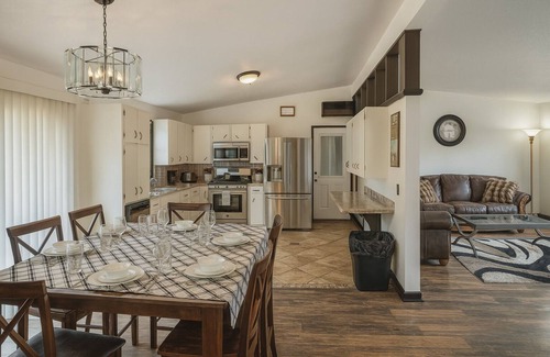 Wyoming Casa | Serene Haven Retreat: Sleeps 16!