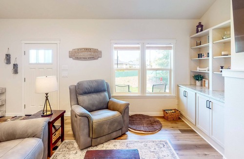 Aberdeen Casa | Serene Home - Hot Tub, Covered Patio, Dog-Friendly