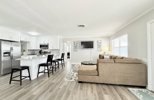 Pinellas Park Casa | SERENE HOME:WASHER/DRYER-BBQ- NEAR BEACH/LAKE/PARK/MUSEUM/RESTAURANT/AIRPORT!