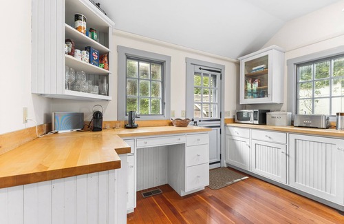 New Fairfield Casa | Sereno refugio en la isla con un muelle privado en el lago Candlewood