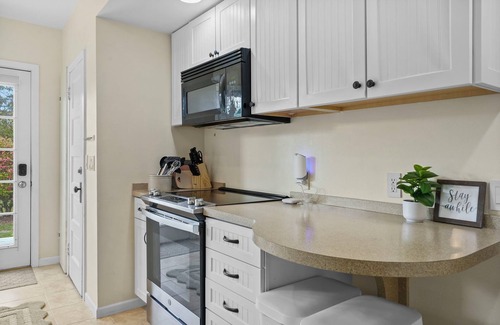 Spring Harbor Casa | Serene Lakefront Escape 2BR + Loft!