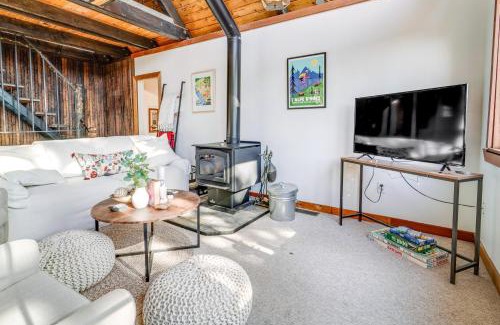 Serene Lakes Casa | Serene Lakes Cabin with Deck Dog Friendly!