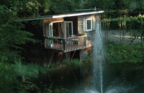 Cumming Casa | Serene Lakefront Bamboo Bungalow