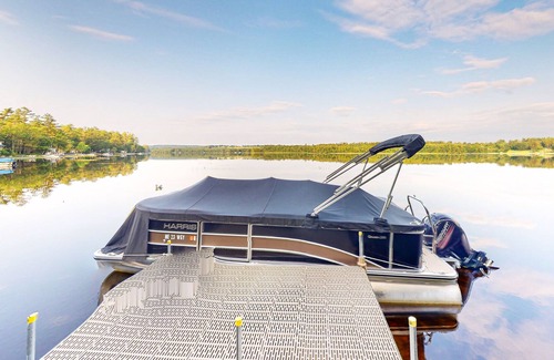 Poland Casa | Serene Lakeside Retreat with Endless Amenities