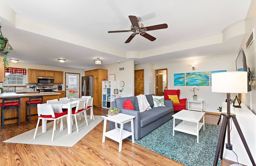 Raymore Casa | ⭐️ Serene Oasis ✅ 3 King Beds ✅ Fast Wifi ✅ Free Parking