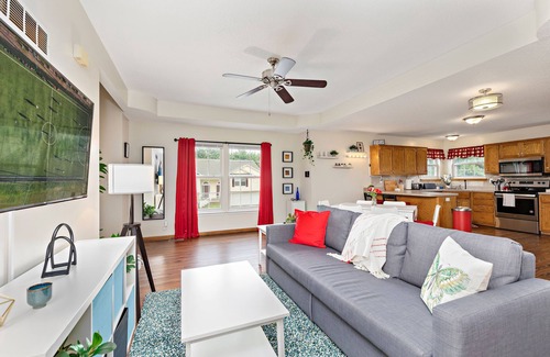 Raymore Casa | ⭐️ Serene Oasis ✅ 3 King Beds ✅ Fast Wifi ✅ Free Parking