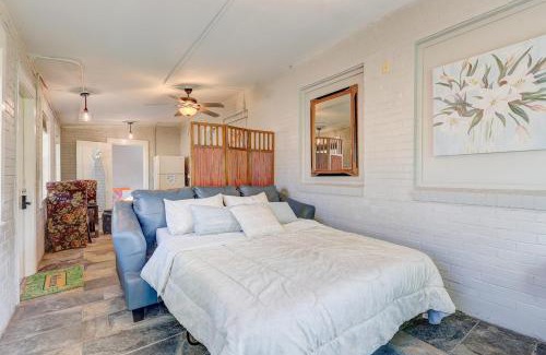 Bacliff Casa | Serene Oasis Steps from the Bay