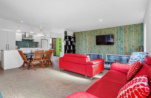 Waihi Beach Casa | Serene on Seaforth - Waihi Beach Holiday Home