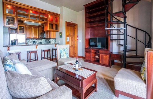 Cocoplum Condominio | Siéntase como en casa en los trópicos con este paraíso frente al mar