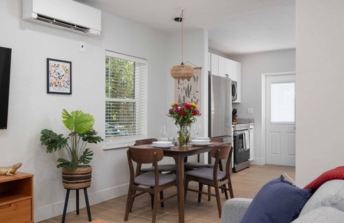 University Heights Casa | Serene Place Complex - Walk to UF - Free Parking