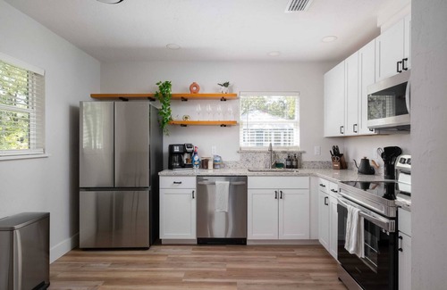University Heights Casa | Serene Place Complex - Walk to UF - Free Parking