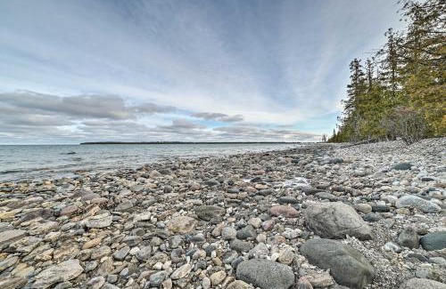 Presque Isle Casa | Serene Presque Isle Harbor Home on Sunrise Side!