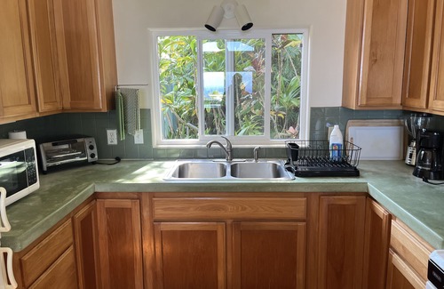 Honokaa Casa | Serena, restaurada casa de plantación con vistas panorámicas al océano