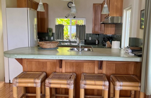 Honokaa Casa | Serena, restaurada casa de plantación con vistas panorámicas al océano