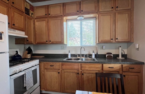 Arrowbear Lake Cabina | Serene Running Springs cabin. A cozy retreat steps to the National Forest