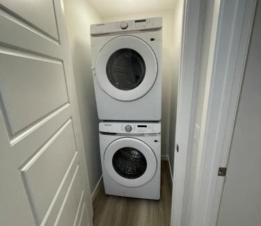 Calgary Apartamento | Serene Stay Near Calgary Airport