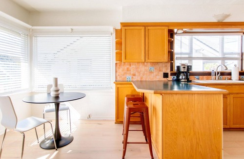 Sumner Casa | Serene Sumner 2BR w/ Parking, nr Parks, Schools & Markets, by Blueground