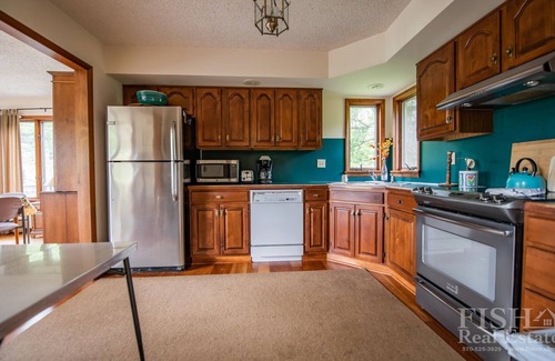 Eagles Mere Cabaña | Vista serena del lago en "Blueberry Run" en Eagles Mere