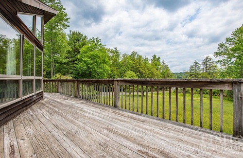 Eagles Mere Cabaña | Vista serena del lago en "Blueberry Run" en Eagles Mere