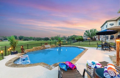 Cibolo Casa | Serene Views~Ideal For Long Stays~Heated Pool
