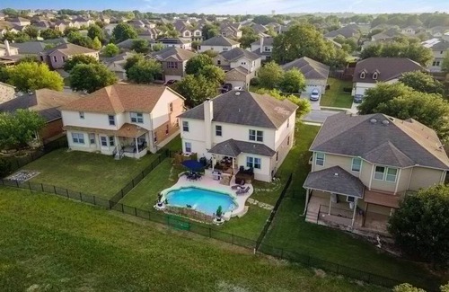 Cibolo Casa | Serene Views~Ideal For Long Stays~Heated Pool