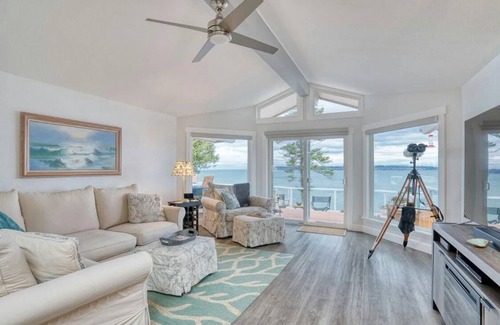 Blaine Casa | Serene Waterfront Retreat