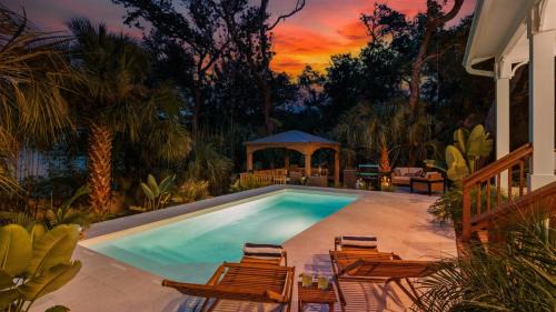 Vilano Beach Casa | Serenity at Surfside by AvantStay Pool Porches Fire Pit Arcade Near Vilano Beach