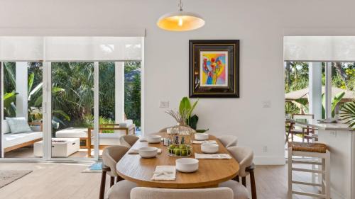 Vilano Beach Casa | Serenity at Surfside by AvantStay Pool Porches Fire Pit Arcade Near Vilano Beach