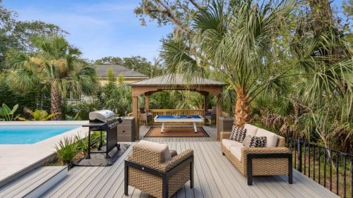 Vilano Beach Casa | Serenity at Surfside by AvantStay Pool Porches Fire Pit Arcade Near Vilano Beach