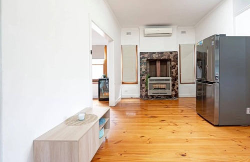 Largs North Casa | Serenity by the Sea: 4BR Home with beach views
