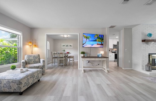 West Bradenton Casa | ⚓Serenity by the Sea! Cozy pool home w/putting green & fire pit!⚓