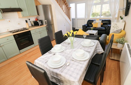 Stackpole Casa | SERENITY BY THE SEA, family friendly in Lamphey