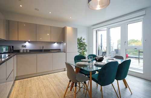London Borough of Hounslow Apartamento | Serenity by the Water 3 bedroom London