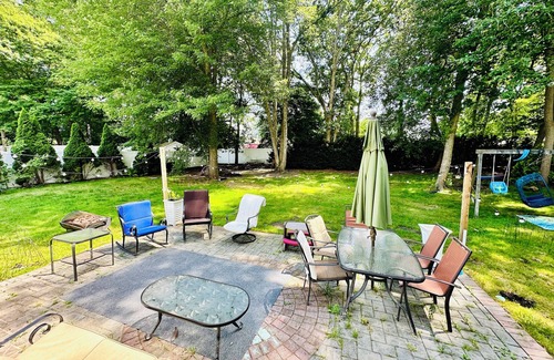 Coram Apartamento | Serenity Haven: Cozy 2-Bedroom Home with Spacious Living & Big Backyard