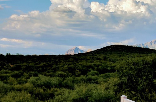 Rio Rico Casa | ¡Serenidad en el cálido y soleado Arizona cerca de Tubac! Tiene hermosas vistas y pájaros galo