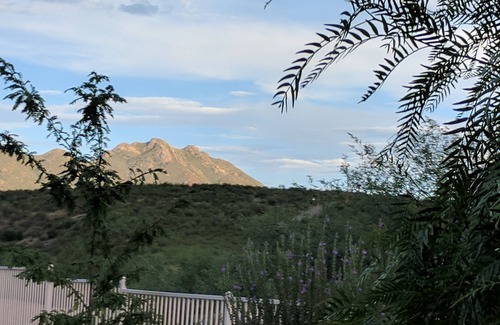 Rio Rico Casa | ¡Serenidad en el cálido y soleado Arizona cerca de Tubac! Tiene hermosas vistas y pájaros galo