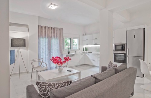 Nea Smirni Apartamento | Serenity in the city - Stylish 1bd Garden Flat