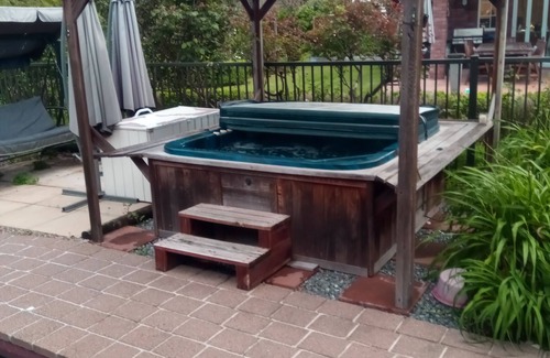 Tauriko Casa | Serenity @ Large Bedroom with Full Shared Bathroom with double bath.