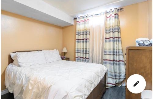 Aylmer Apartamento | Serenity & memorable Cozy Lower Level Apartment Room in TownHouse Private Entrance