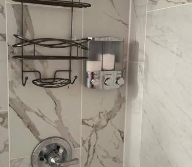 Aylmer Apartamento | Serenity & memorable Cozy Lower Level Apartment Room in TownHouse Private Entrance