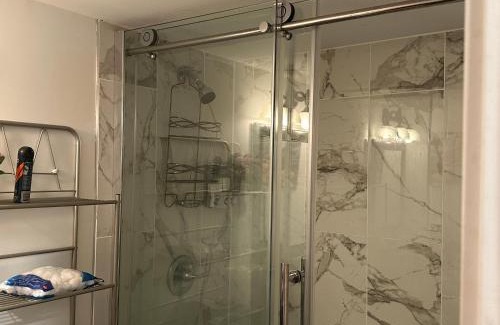 Aylmer Apartamento | Serenity & memorable Cozy Lower Level Apartment Room in TownHouse Private Entrance