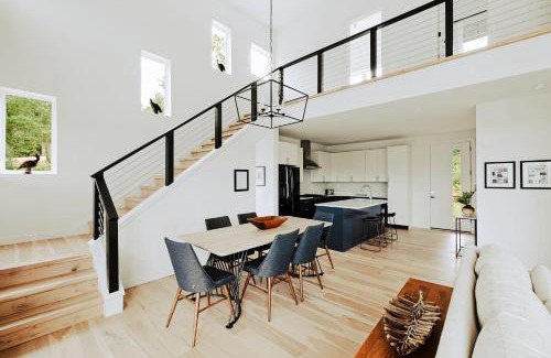 Young Harris Casa | Serenity Now 4br Fall Retreat Deck Fireplace