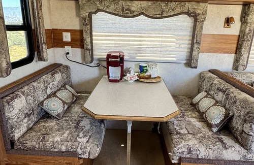 Borrego Springs Casa | Serenity Oasis 5th Wheel Camper trailer