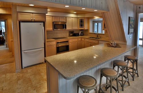 Cable Casa | Serenity On Lake Owen 5 Bedroom Hotel Room by RedAwning